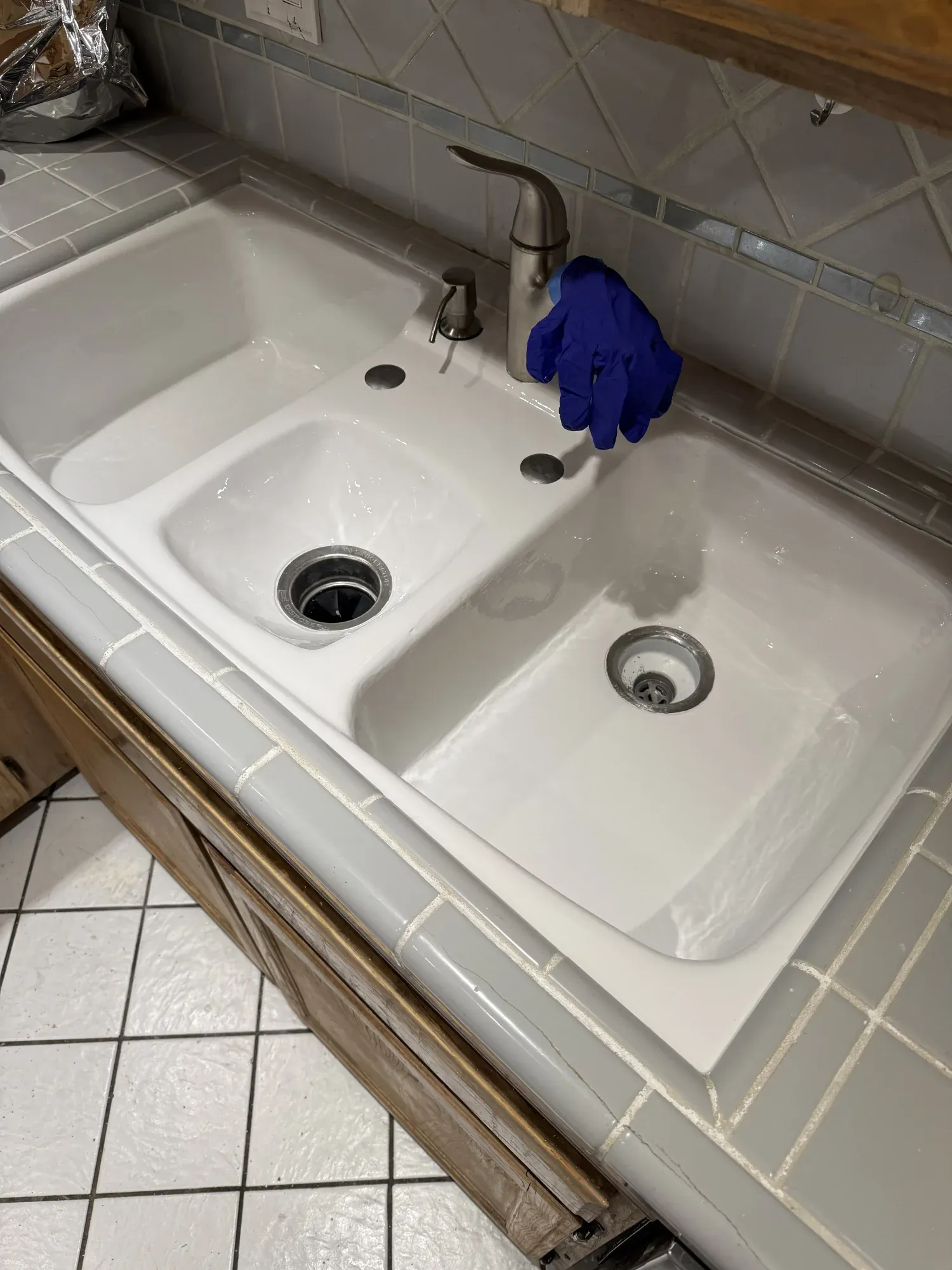 Sink after professional refinishing in Los Angeles