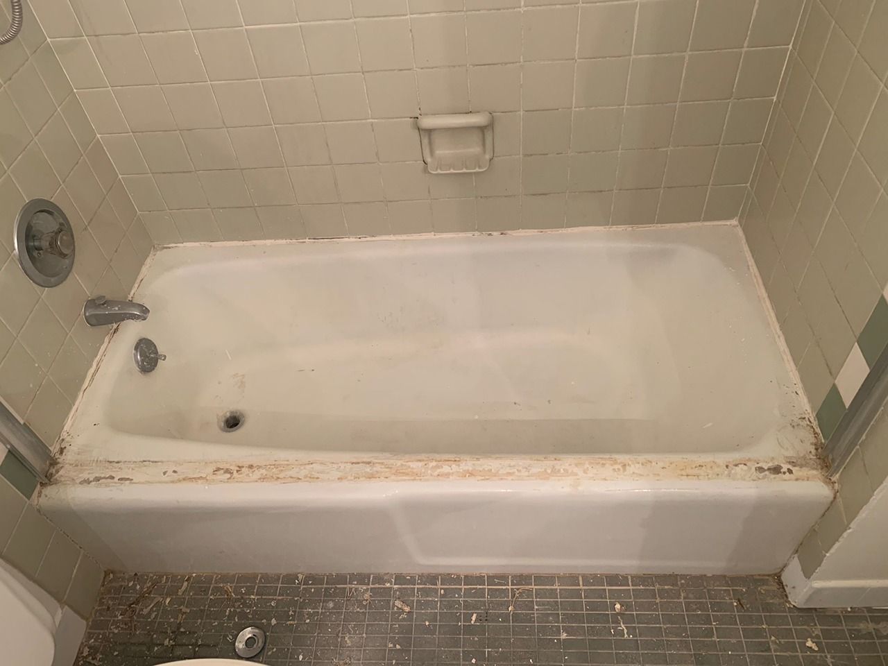Worn out bathtub with damaged finish before restoration in Los Angeles