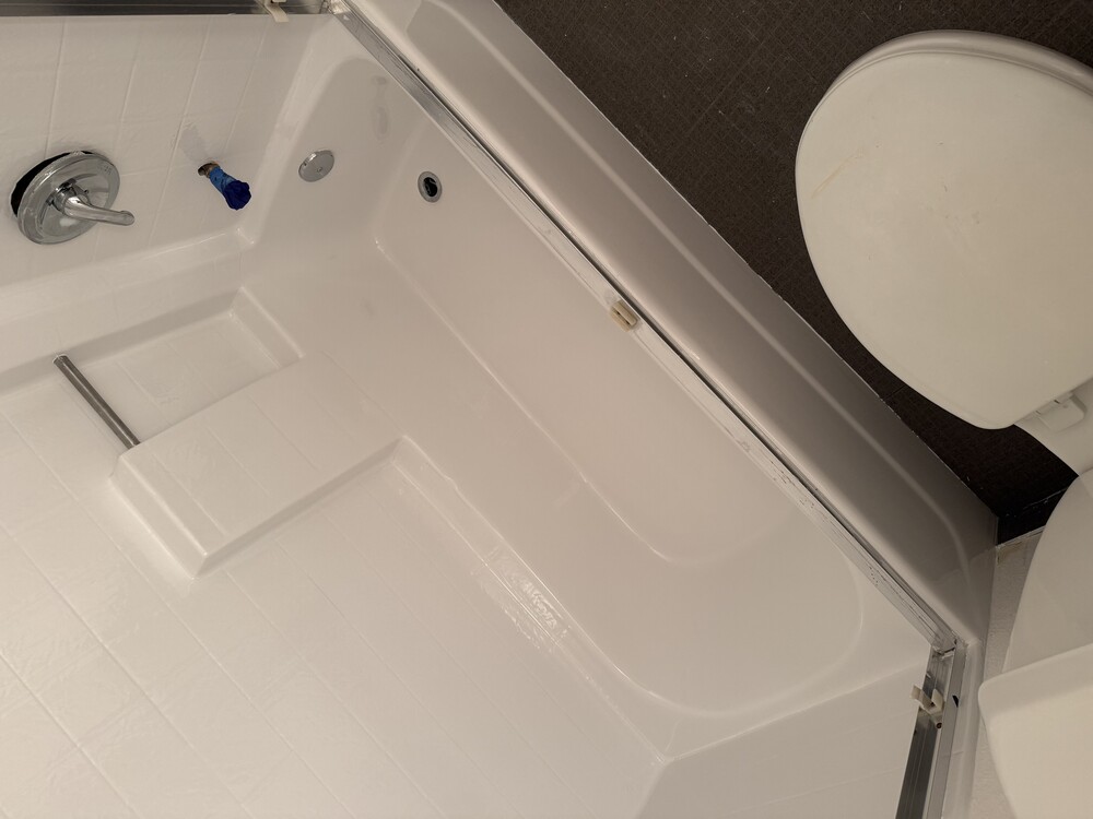 Bathtub floor crack completely repaired