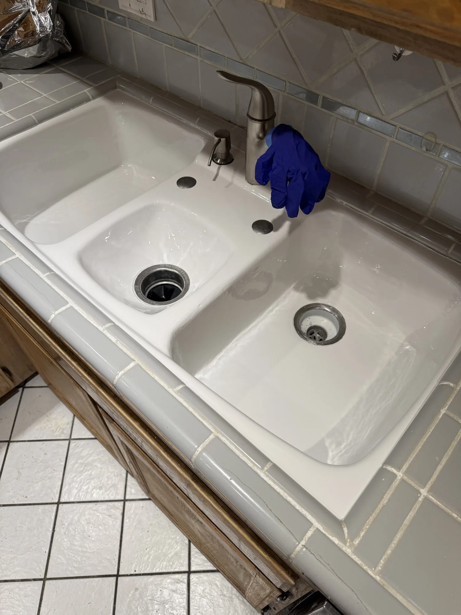 Sink after professional refinishing in Los Angeles